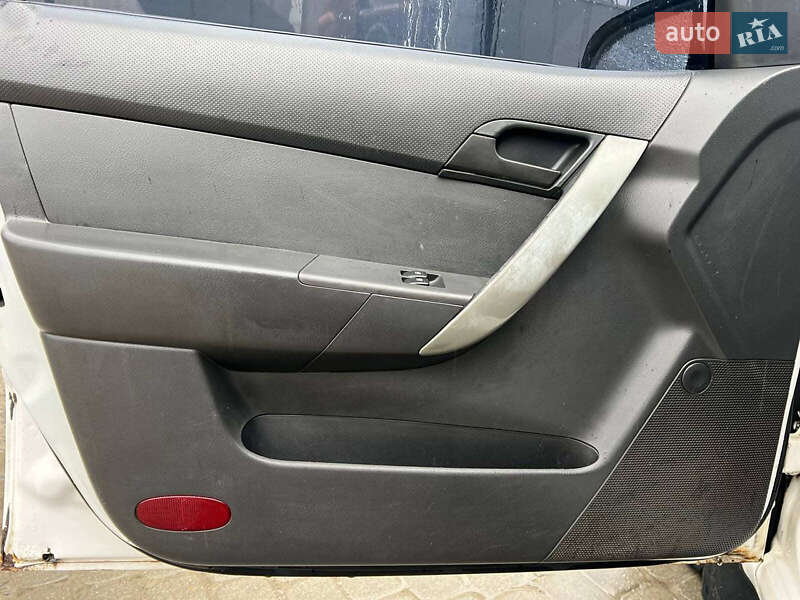 Седан Chevrolet Aveo 2006 в Львове