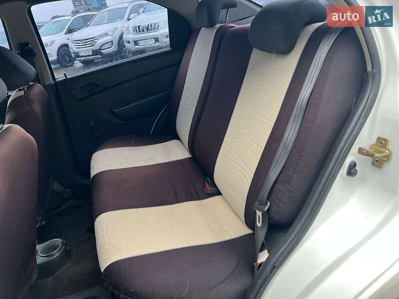 Седан Chevrolet Aveo 2006 в Львове