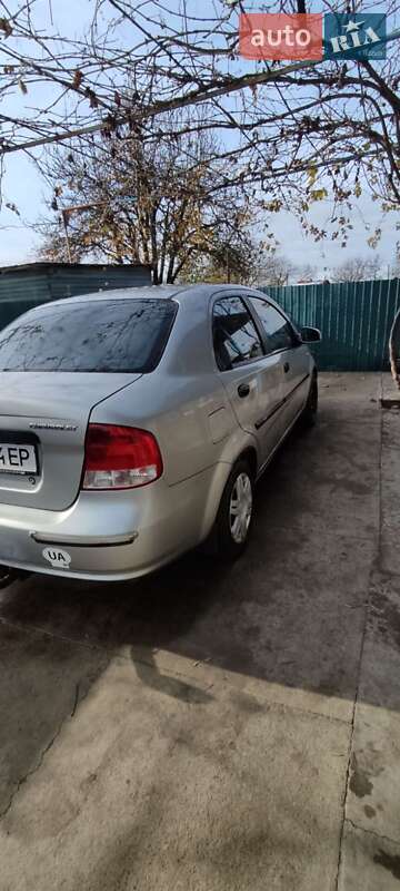 Седан Chevrolet Aveo 2005 в Николаеве