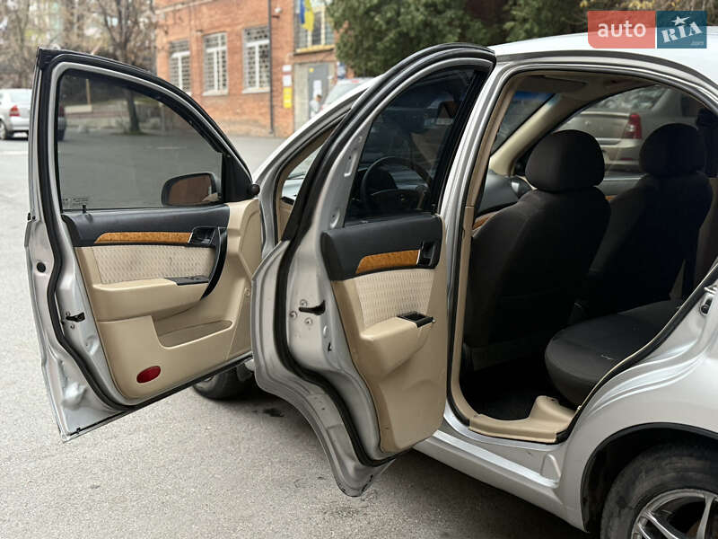 Седан Chevrolet Aveo 2008 в Днепре