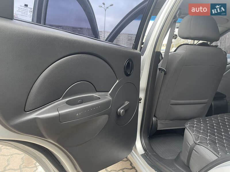 Седан Chevrolet Aveo 2005 в Сумах