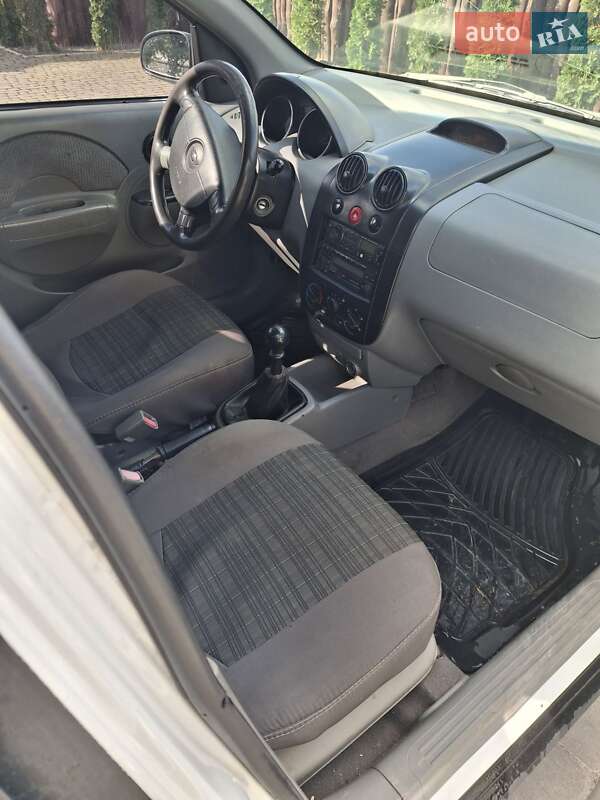 Седан Chevrolet Aveo 2005 в Тернополе