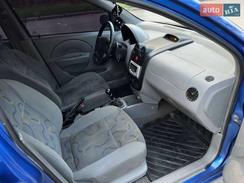 Седан Chevrolet Aveo 2004 в Николаеве