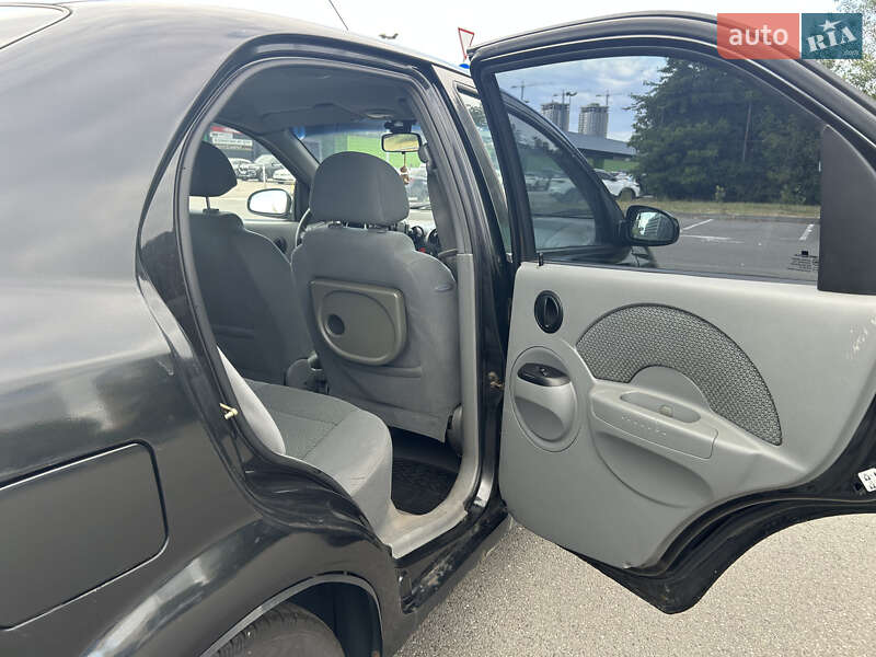 Седан Chevrolet Aveo 2005 в Киеве