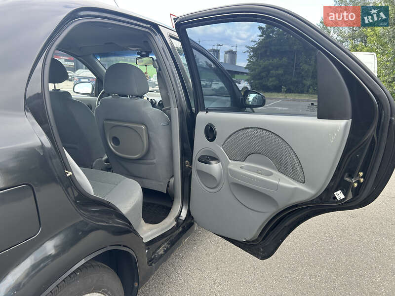 Седан Chevrolet Aveo 2005 в Киеве