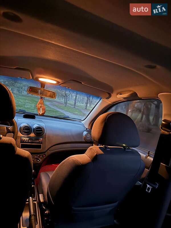 Седан Chevrolet Aveo 2008 в Днепре