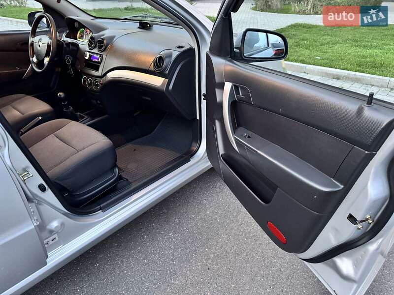 Седан Chevrolet Aveo 2006 в Николаеве