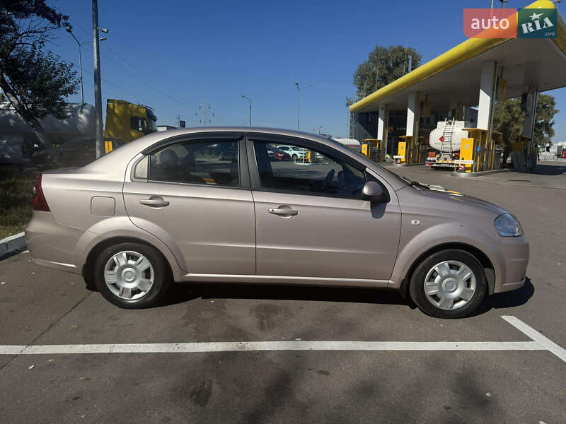Седан Chevrolet Aveo 2008 в Киеве