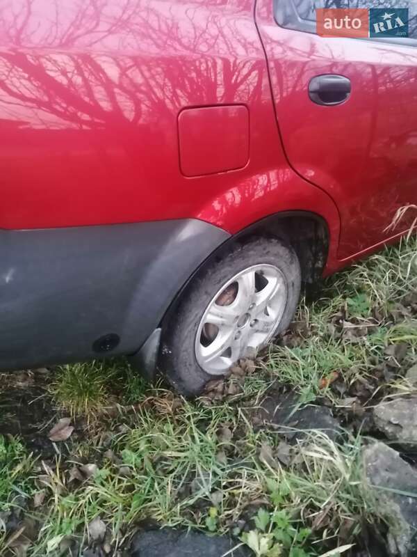 Седан Chevrolet Aveo 2004 в Полтаве