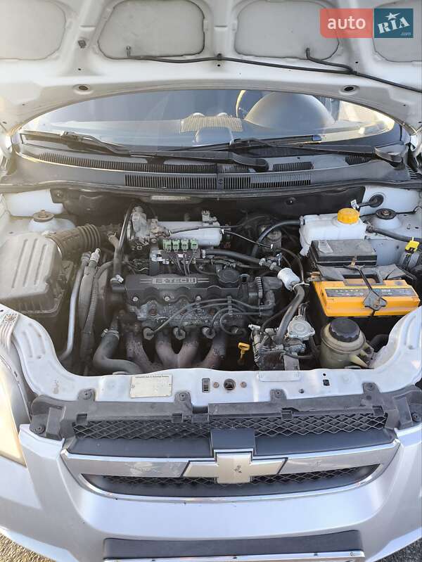 Седан Chevrolet Aveo 2006 в Броварах