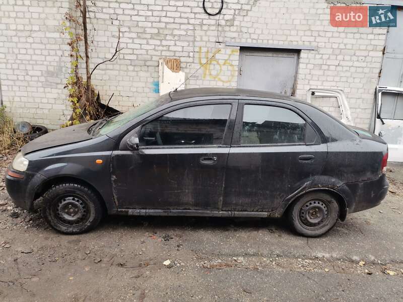 Седан Chevrolet Aveo 2005 в Києві