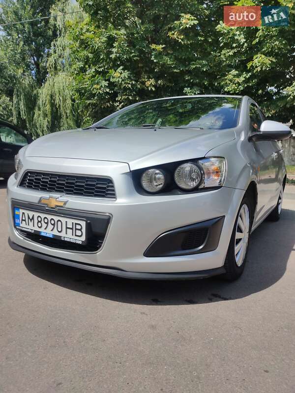 Седан Chevrolet Aveo 2011 в Житомире