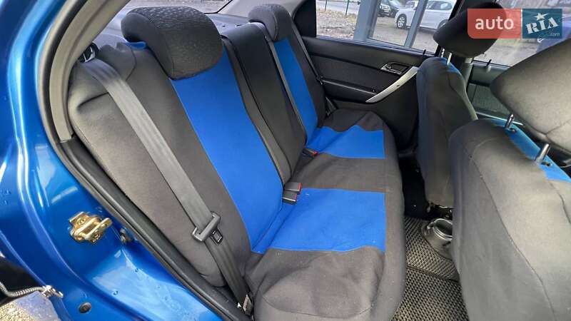 Седан Chevrolet Aveo 2006 в Києві