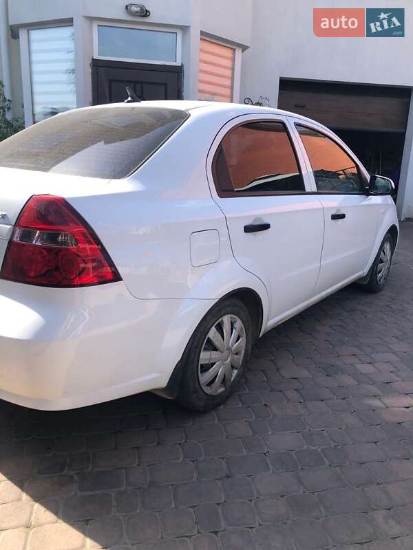 Седан Chevrolet Aveo 2011 в Виннице