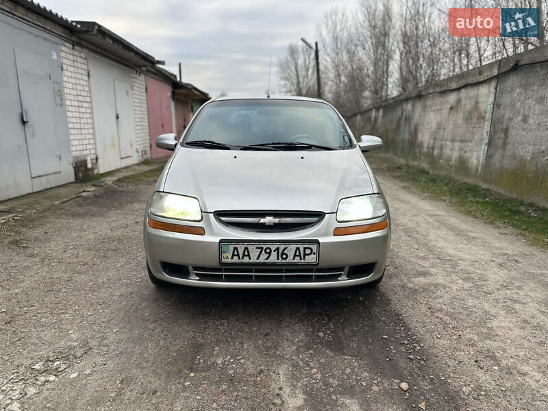 Седан Chevrolet Aveo 2005 в Києві