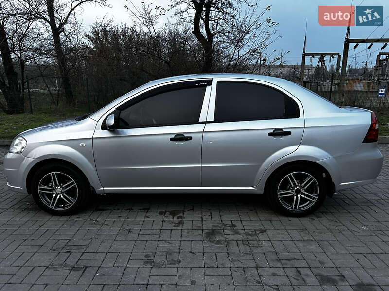 Седан Chevrolet Aveo 2011 в Новомосковську