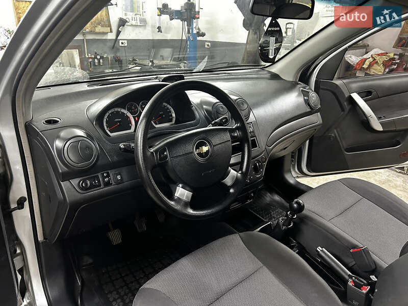 Седан Chevrolet Aveo 2011 в Новомосковську