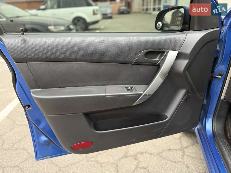 Седан Chevrolet Aveo 2006 в Киеве