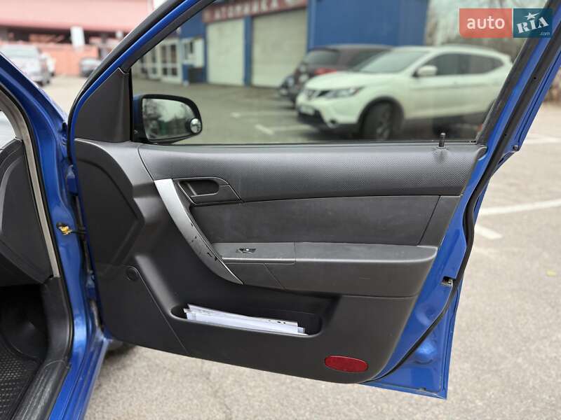 Седан Chevrolet Aveo 2006 в Киеве