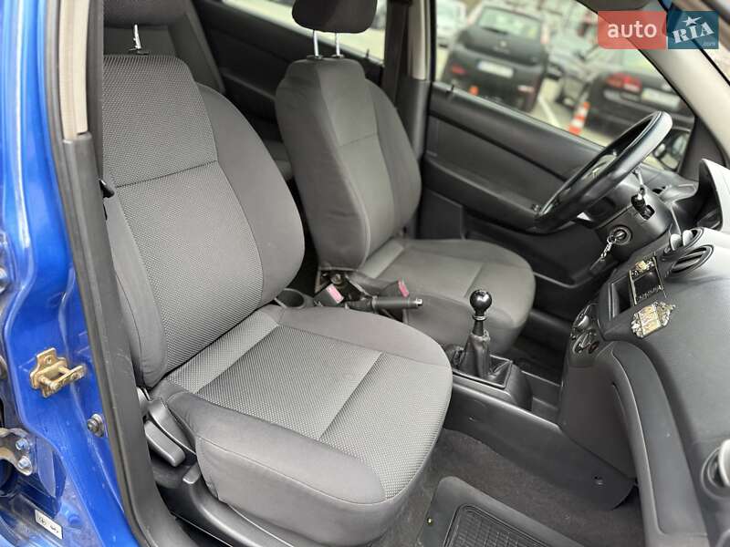 Седан Chevrolet Aveo 2006 в Киеве