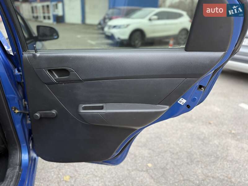 Седан Chevrolet Aveo 2006 в Киеве