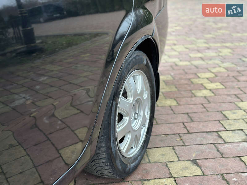 Седан Chevrolet Aveo 2005 в Жовкві