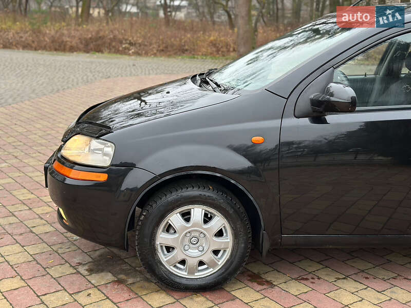 Седан Chevrolet Aveo 2005 в Жовкві
