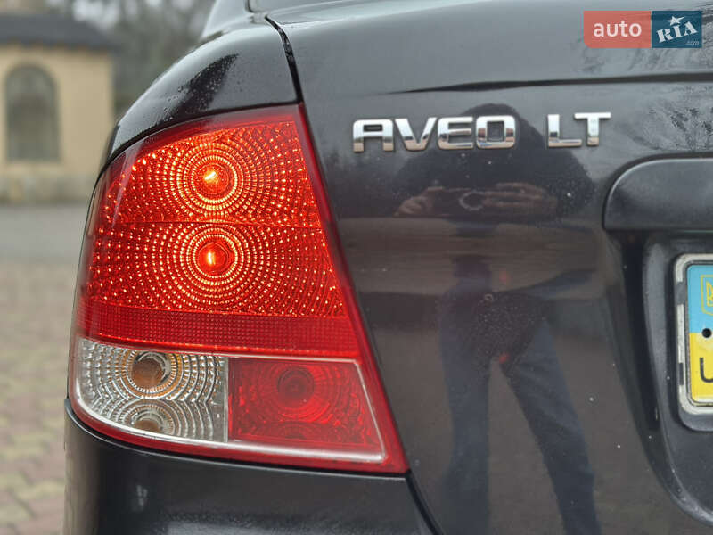 Седан Chevrolet Aveo 2005 в Жовкві