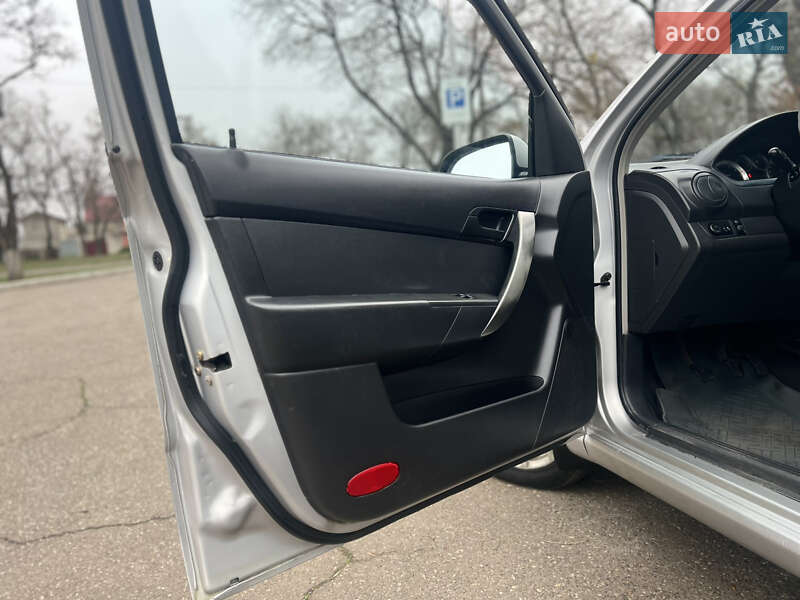 Седан Chevrolet Aveo 2006 в Николаеве фото 10 Седан Chevrolet Aveo 2006 в Николаеве