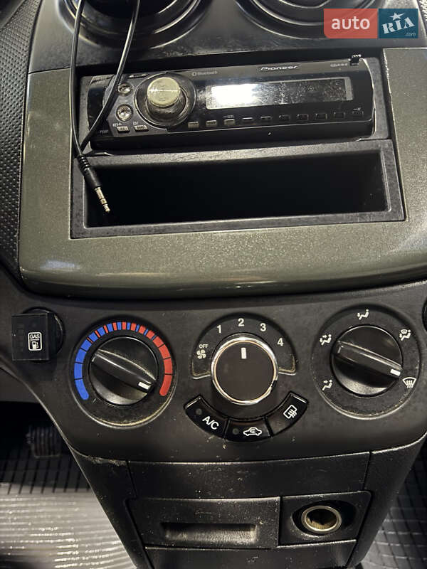 Хэтчбек Chevrolet Aveo 2008 в Киеве