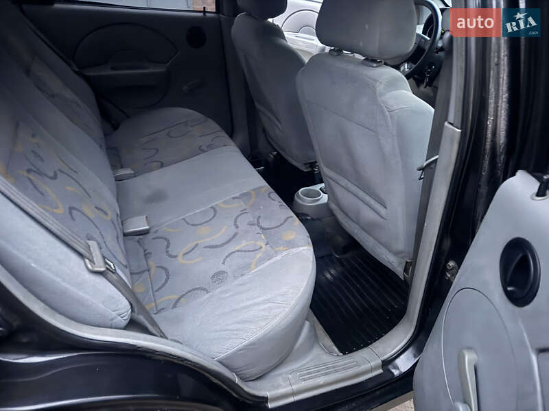Седан Chevrolet Aveo 2005 в Києві фото 10 Седан Chevrolet Aveo 2005 в Києві