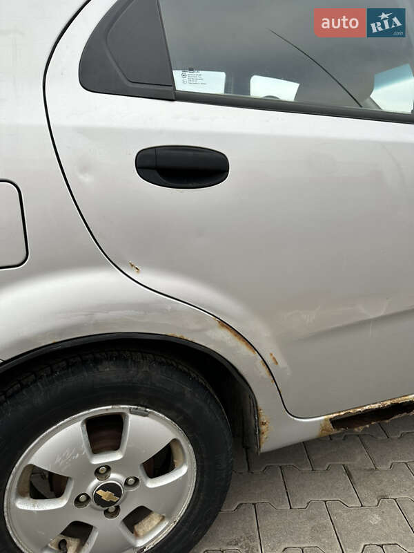 Седан Chevrolet Aveo 2006 в Чернівцях
