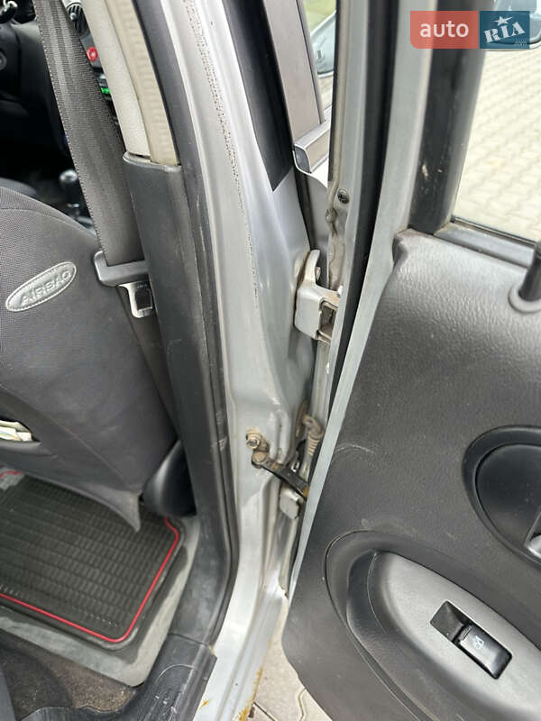 Седан Chevrolet Aveo 2006 в Чернівцях