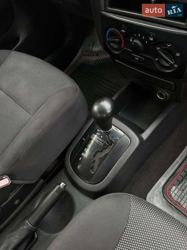 Седан Chevrolet Aveo 2006 в Чернівцях