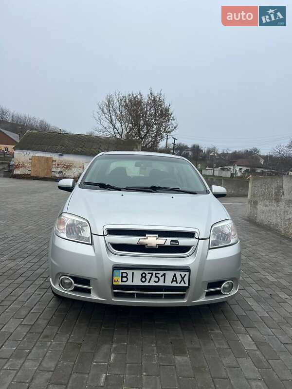 Седан Chevrolet Aveo 2008 в Хороле