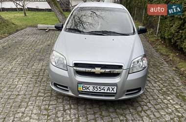 Седан Chevrolet Aveo 2010 в Дубні