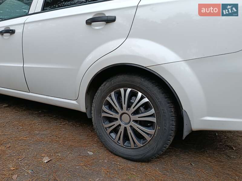 Седан Chevrolet Aveo 2007 в Дніпрі