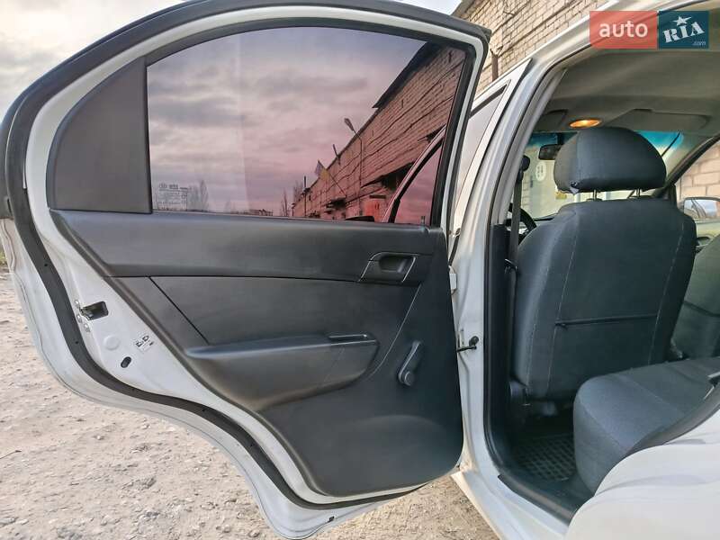 Седан Chevrolet Aveo 2007 в Дніпрі