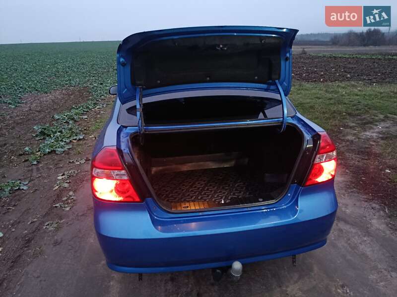 Седан Chevrolet Aveo 2010 в Корсунь-Шевченківському