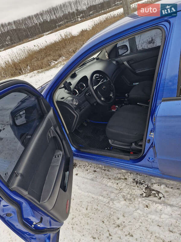 Седан Chevrolet Aveo 2008 в Зіньківі