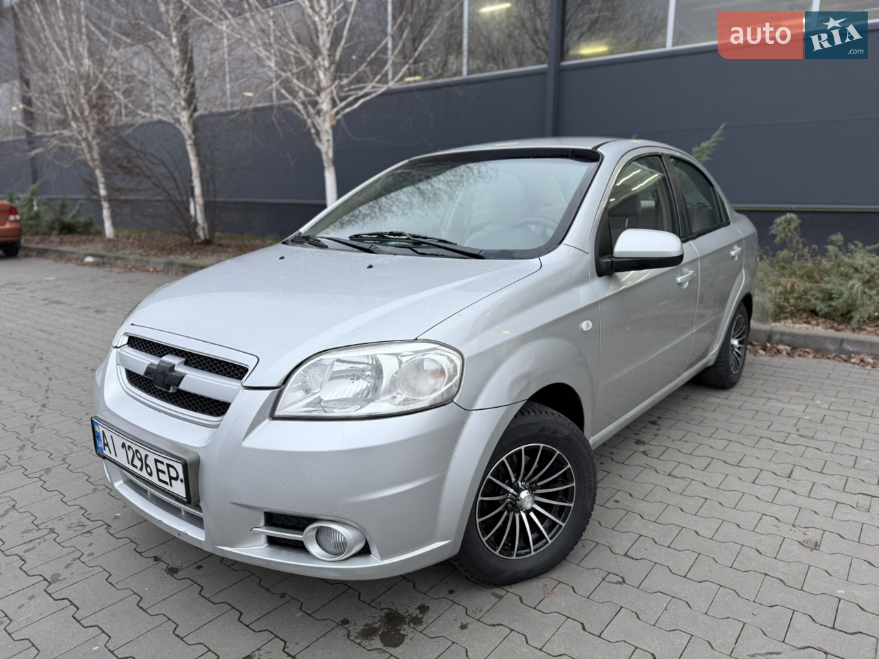 ЦІНА КІЦЕВА -ТОРГ ВІДСУТНІЙ.
Chevrolet Aveo 1.6 газ/бензин -2008 року.
Авто в доброму стані на свої роки.
Двигун працює рівно -масла фільтра замінювалися .
Стоїть газ 4те покоління -вписаний в тех паспорт (обслуговувався ).
Ходова працює м?яко .
Козов в доброму стані але пару потертостей потребує підфарбуваня -таку і брав -пересуватися не заважало таку і продаю ,може скоро пофарбую як буде час і ціна буде дорожче коли пофарбую -останні фото 3шт додав.
Салон збережений -частково потребує вологого прибирання.
Хороша комплектація.
ПРОДАЖ АВТО НА СТЕЛЕВИХ ДИСКАХ- РЕЗИНА ЛІТО .
ЦІНА КІЦЕВА -ТОРГ ВІДСУТНІЙ.