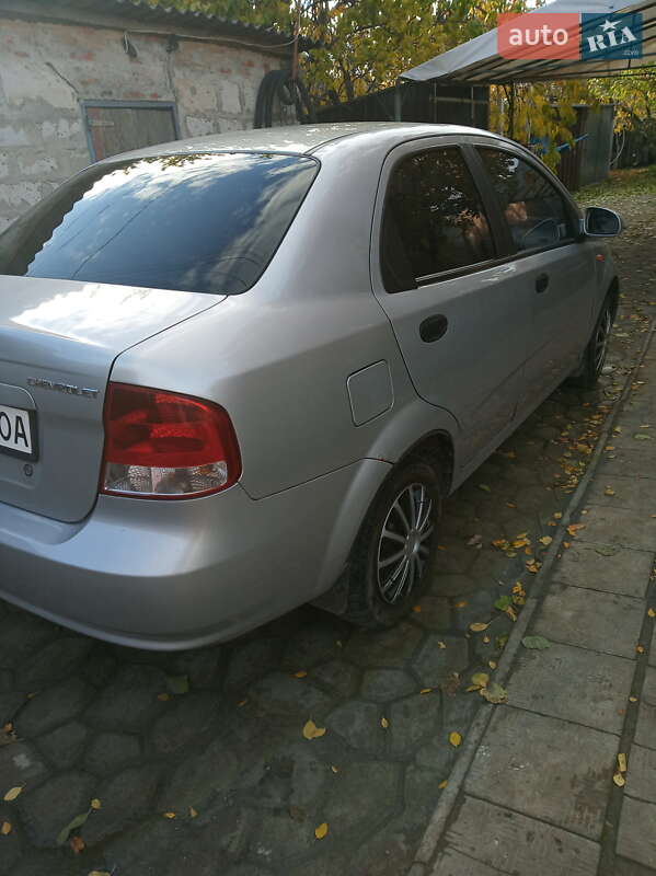 Седан Chevrolet Aveo 2005 в Валках