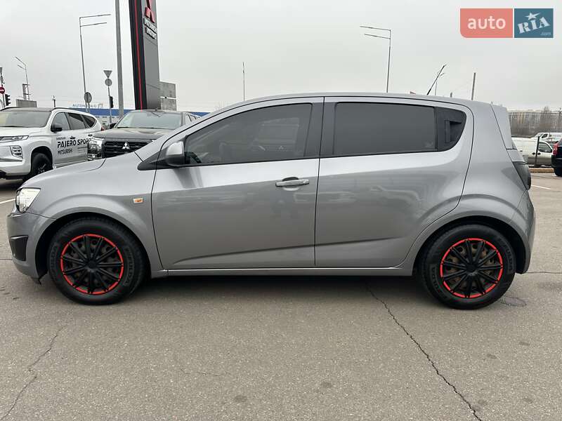 Хэтчбек Chevrolet Aveo 2012 в Киеве