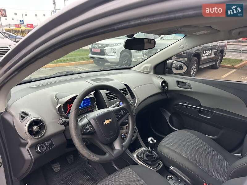 Хэтчбек Chevrolet Aveo 2012 в Киеве