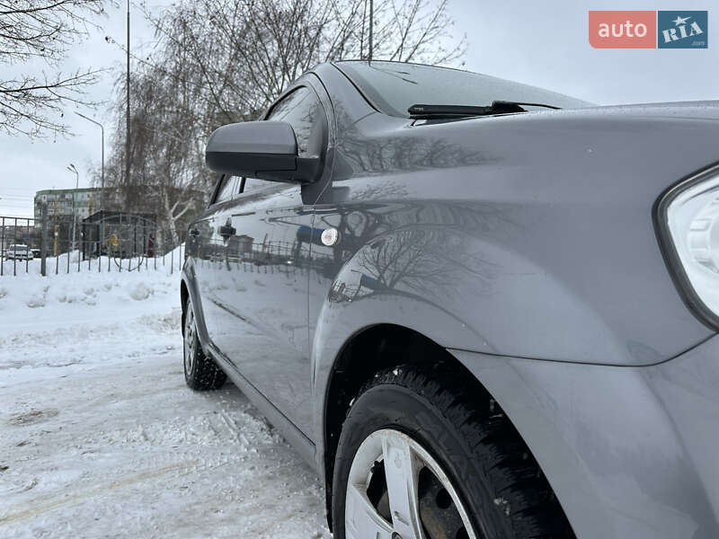 Седан Chevrolet Aveo 2011 в Сумах