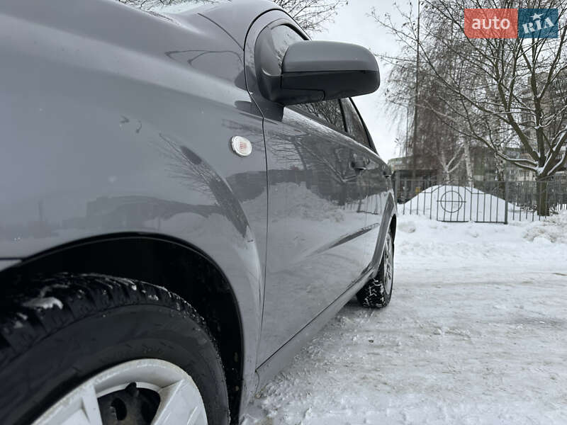 Седан Chevrolet Aveo 2011 в Сумах