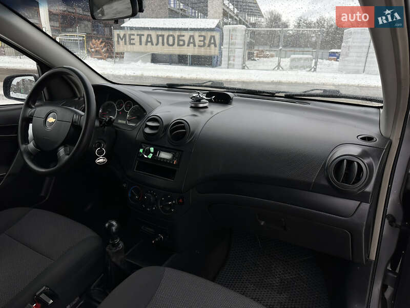 Седан Chevrolet Aveo 2011 в Сумах