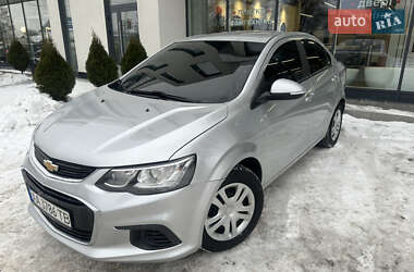 Седан Chevrolet Aveo 2017 в Хмельницькому