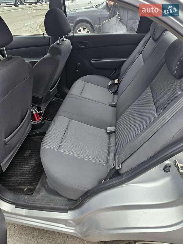 Седан Chevrolet Aveo 2008 в Днепре