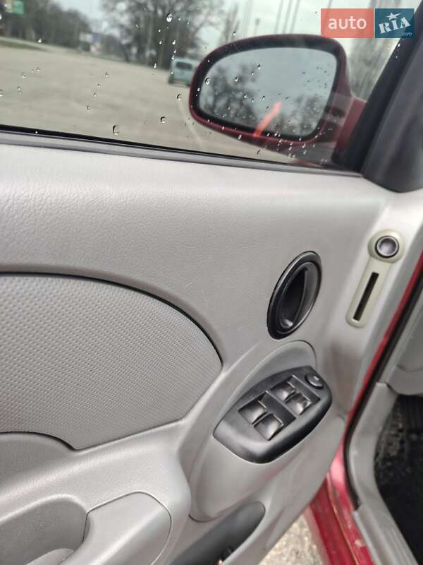 Хэтчбек Chevrolet Aveo 2005 в Кропивницком